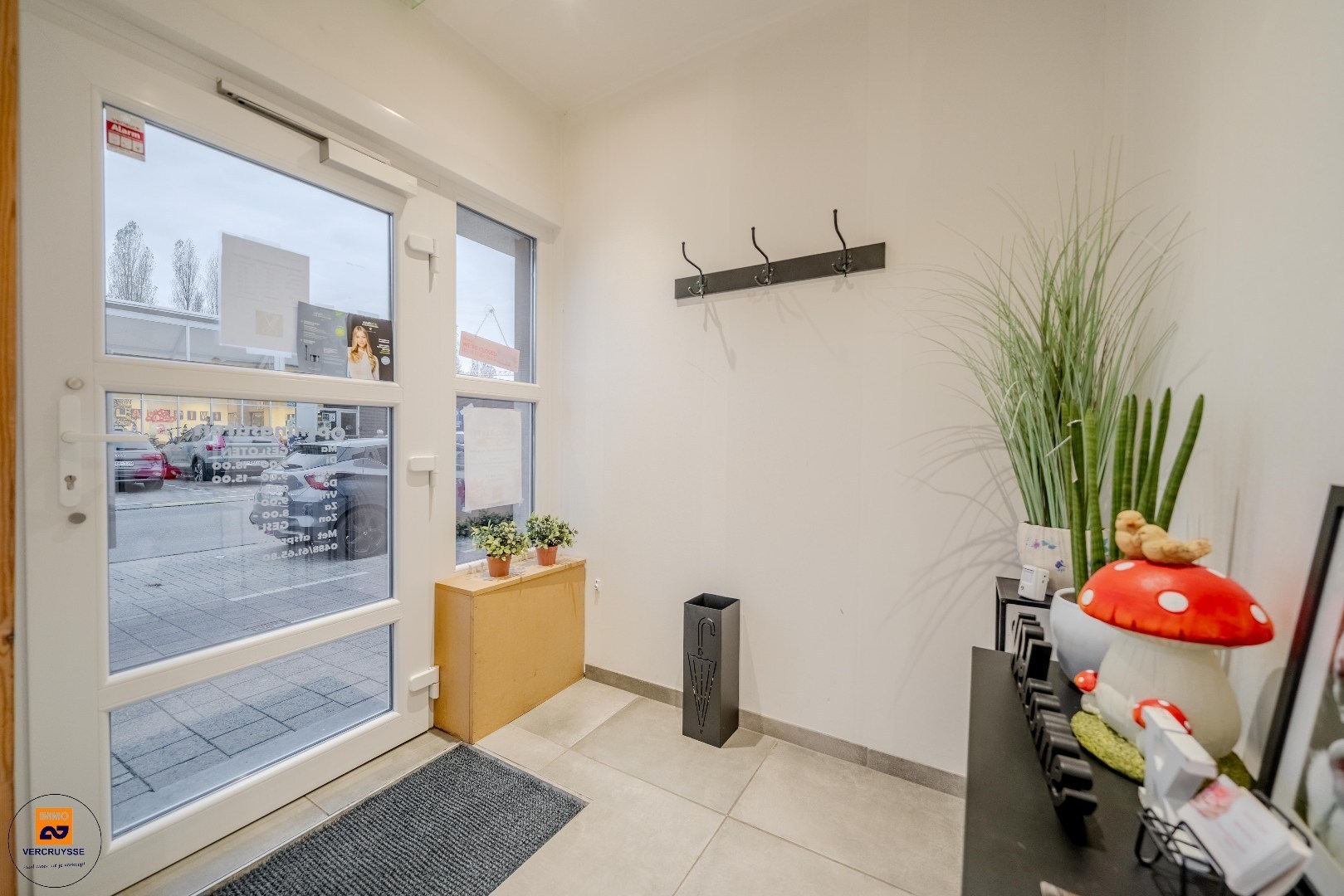 Veelzijdige commerciële ruimte op gunstige locatie in Zelzate - foto 2