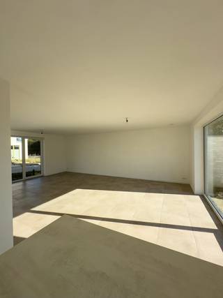 ENERGIEZUINIGE NIEUWBOUWWONINGDe lichtrijke, instapklare nieuwbouwwoning biedt alle comfort voor een zorgeloos woongenot en ligt in de directe...
