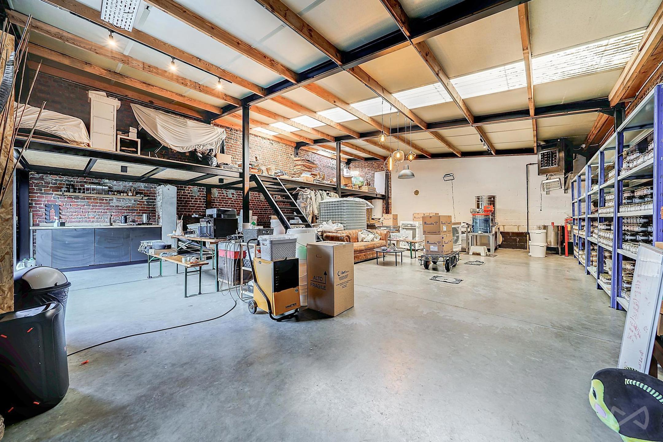 Woning met winkel, magazijn en kantoren - foto 4