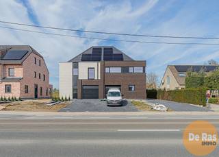 EERSTE BEZOEKMOMENT ZATERDAG 04/04/26 VANAF 10U TOT 14U (enkel op afspraak!)HELDERGEM - Deze prachtige en tijdloze nieuwbouwwoning kunt u vinden op...