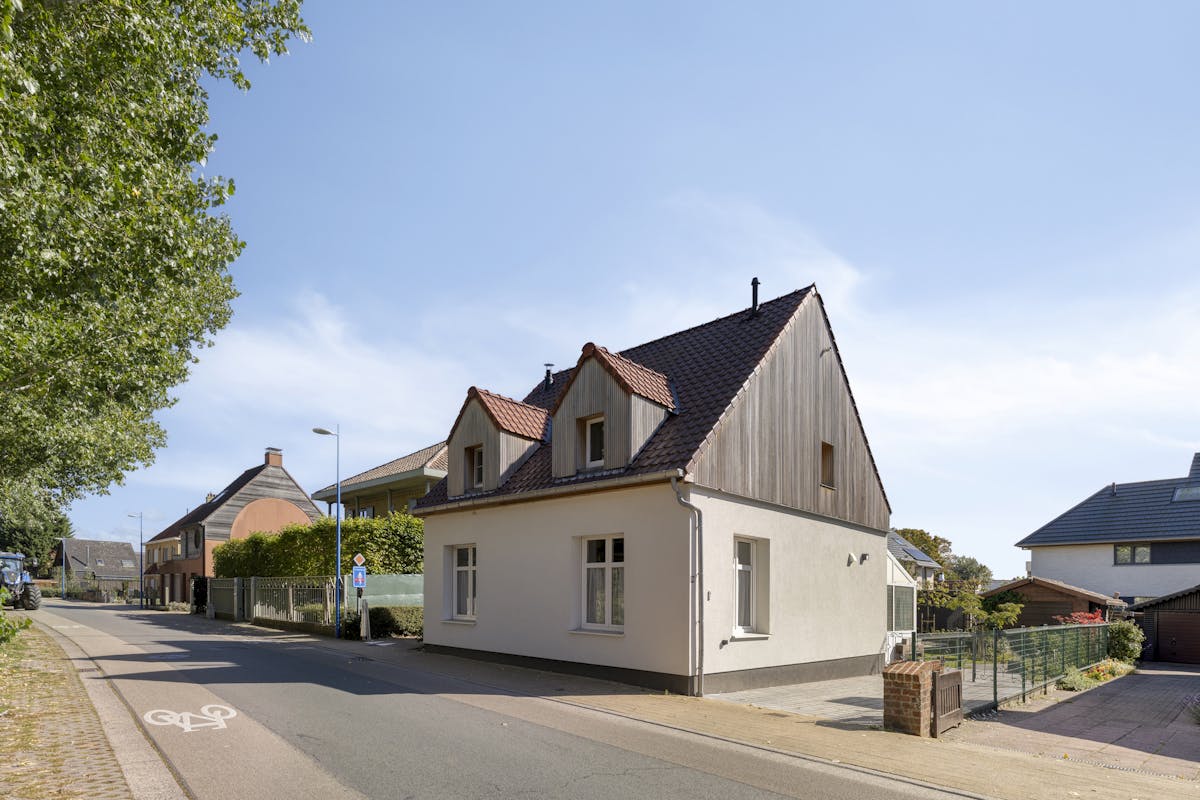 Gerenoveerde woning tegenover de Hoge Blekker duinen - foto 1