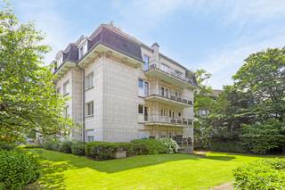 Dit appartement is gelegen in de residentie Carlton, die omgeven is door een prachtige groene omgeving.Het appartement zelf is gelegen op de eerste...