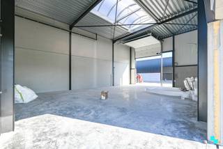 Project Saturnus, bestaande uit 23 KMO-units (oppervlaktes van 165 m² tot 270 m²) met een uitzonderlijke combinatie van moderne architectuur...