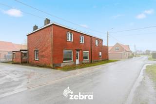 Dit voormalig café met woongedeelte bevindt zich op een rustige ligging te Zwevezele. Het pand biedt de ideale kans voor wie op zoek is naar...