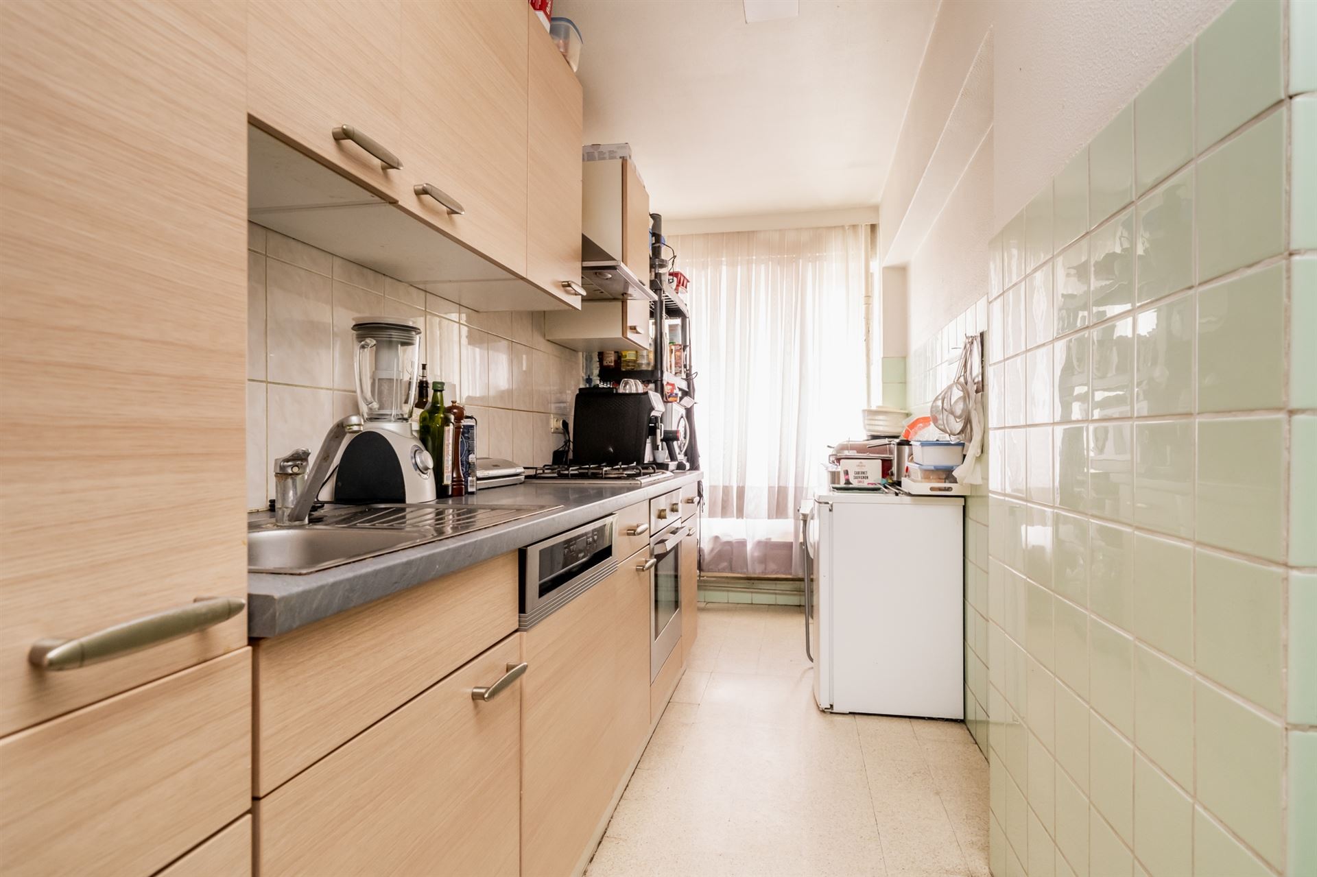 Mooi, lichtrijk op te frissen appartement op de 5de verdieping - foto 4