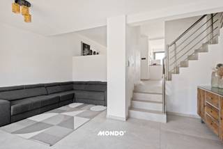 Op zoek naar een instapklare woning? Dan is deze woning een kijkje waard!Wat zijn de pluspunten van deze woning:Perfect gelegen: vlakbij de...