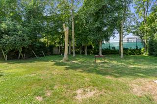 Deze ruime, volledig gerenoveerde bungalow ligt in een rustige woonwijk Stene. De woning is hoogwaardig afgewerkt, geniet van veel licht en comfort en is bovendien uiterst energie-efficiënt dankzij onder meer zonnepanelen en een EPC-score A. Door de totaalrenovatie, inclusief dak, ramen, verwarming, keuken en sanitair, is dit een moderne en zorgeloze woning.<br /><br />Indeling:<br /><br />Inkomhall, afzonderlijk toilet, ruime lichtrijke woonkamer, ingerichte recent vernieuwde keuken, berging, 3 slaapkamers, badkamer met inloopdouche, dubbele wastafel en tweede toilet, veranda, garage met elektrische poort en ruime oprit, grote zonnige tuin met terras.<br /><br />- Elektriciteit conform<br />- Zonnepanelen<br />- Regenwater<br />- Warmtepomp.