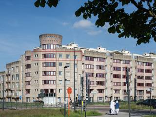 Instapklaar appartement met twee slaapkamers op toplocatie aan de Coupure<br /><br />EPC-score: B<br /><br />Op een gegeerde locatie aan de Coupure bevindt zich dit verzorgde appartement met een bewoonbare oppervlakte van 102 m². Dankzij de uitstekende ligging geniet u hier van een aangename woonomgeving vlak bij het historische centrum van Gent, met winkels, horeca, openbaar vervoer en belangrijke invalswegen binnen handbereik.<br /><br />Via de inkomhal komt u terecht in de lichtrijke leefruimte, waar grote raampartijen zorgen voor een aangename sfeer en een mooie natuurlijke lichtinval. Aansluitend bevindt zich de praktische keuken, die alle comfort biedt voor dagelijks gebruik.<br /><br />Het appartement beschikt over twee volwaardige slaapkamers, ideaal voor koppels, kleine gezinnen of wie graag een extra kamer wenst als bureau of hobbyruimte. Verder is er een verzorgde badkamer en voldoende bergruimte aanwezig.<br /><br />Op technisch vlak scoort deze eigendom bijzonder goed. De verwarming gebeurt via aardgas, de elektriciteit is conform en het appartement behaalt een gunstige EPC-score B. Bovendien is het gebouw volledig asbestvrij, wat zorgt voor extra gemoedsrust.<br /><br />Dankzij de combinatie van een centrale ligging, een comfortabele indeling en een sterke energetische prestatie vormt dit appartement een uitstekende opportuniteit voor zowel eigen bewoning als investering.<br /><br />Ideaal voor: starters, koppels, investeerders en stadsliefhebbers.<br /><br />Voor meer info en/of een bezoek contacteer Thomas op 0474 26 27 58 of via info@vicusvastgoed.be.