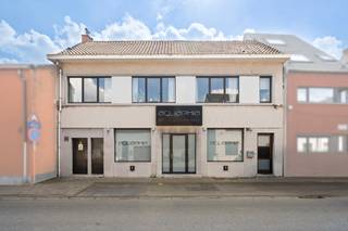 Droomt u van een rendabele eigen zaak gecombineerd met comfortabel wonen? Deze goed draaiende wellness in Kallo (Beveren) biedt 3 luxueuze...