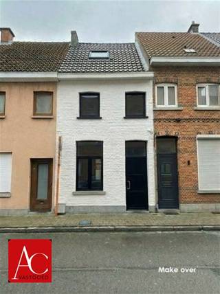 <p>Zeer centraal gelegen starterswoning met 2 slaapkamers en zolderruimte.</p><p>Dit totaal te renoveren pand is op zoek naar een paar gouden handen die van dit huis terug een echte thuis wil maken, <br />gelegen op een steenworp van de Grote Markt met tal van buurtwinkels en openbaar vervoer en scholen.<br />De indeling is als volgt: inkomhal, bureau, leefruimte, keuken, badkamer, toilet, bergruimte.<br />Op de eerste verdieping vinden we nog 2 ruime slaapkamers en toegang naar de zolderruimte die eventueel<br />ook kan dienen als extra slaapkamer of hobbyruimte.</p><p>De woning beschikt over een EPC label F, bijgevolg rust er een renovatieplicht op het goed, waarin de koper binnen de 6 jaar verplicht is om energetisch<br />te renoveren naar minstens energielabel D.</p><p>Neem vandaag nog contact op om deze woning te bezichtigen.</p>
