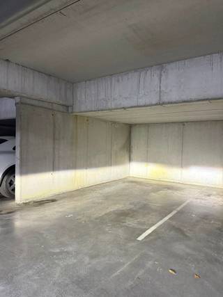 Secure and easily accessible parking space for rent in a gated underground garage at Noendries 63, 9000 Ghent.<br /><br />Dimensions: 5 m x 3 m<br />Clear height (lowest point): 2 m<br />Rent: €69 per month<br />Available immediately<br /><br />CONTACT us at 0473 28 42 26 or jarno@vicusvastgoed.be