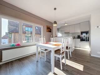 Appartement meublé dans une petite résidence sans ascenseur, situé au calme tout en étant très central à Nieuport-Bad, à quelques pas de la mer,...