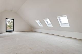 Appartement penthouse exclusif dans le centre de Hoogstraten Cet appartement en attique avec des espaces de vie lumineux, des terrasses spacieuses et...