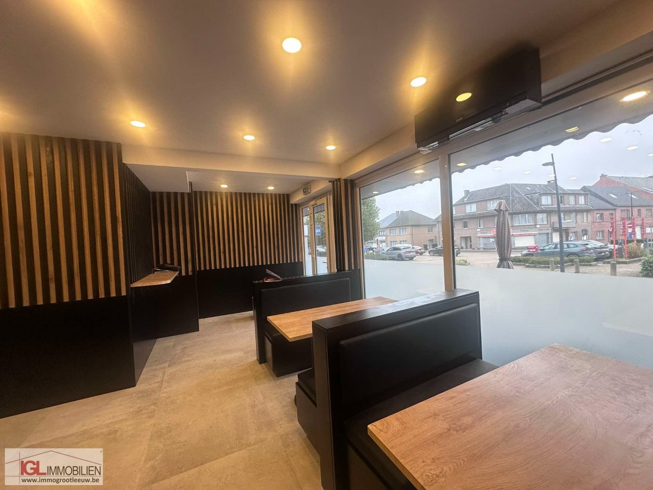Volledig gerenoveerd handelspand aan het Vlezenbeekplein te koop - foto 2