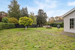 Ben je op zoek naar een rustige verblijfplaats in het groen met comfort, isolatie en ruimte? Deze recente recreatiewoning uit 2016 biedt alles wat...