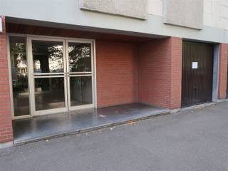 Ruime garage van 15 m², gelegen in het groene Park Elyseum. Plan op www.bols.be - Niet gelegen in een overstromingsgebied - Waterinfo: P-score = D...