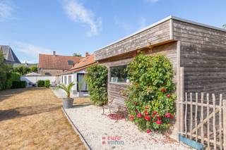 Vous recherchez une véritable maison familiale avec un agréable jardin ? Vous aimez le calme tout en profitant de la proximité de la mer ? Alors...