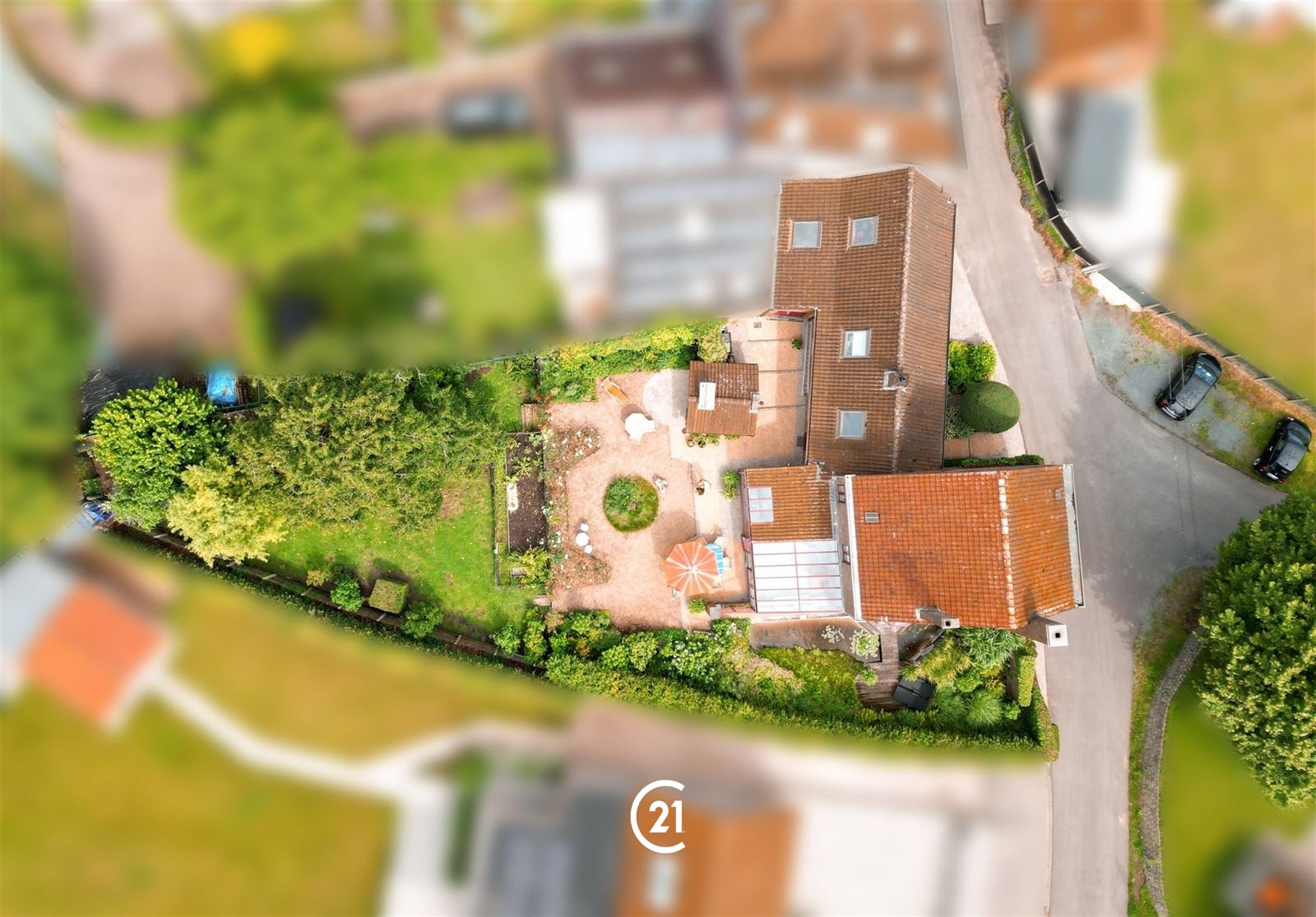 Ruime gezinswoning met zuidgerichte tuin en dubbele garages op 8are05 - foto 4