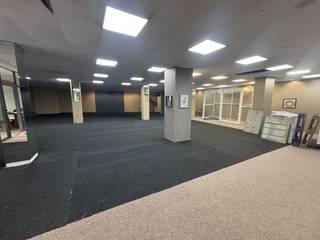 Découvrez cette propriété commerciale idéalement située au cœur de Mouscron, d'une superficie totale d'environ 600 m². Cette propriété offre...