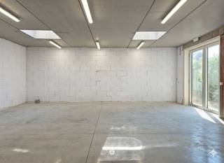 SINT-NIKLAAS - Polyvalente atelier te huur op toplocatie! Op zoek naar een instapklaar atelier op een rustige, maar vlot bereikbare locatie? Ontdek...