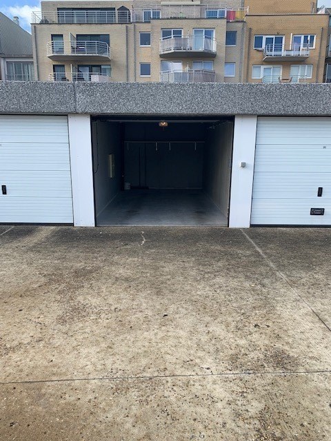 Mooie ruime garagebox met automatische poort, verlichting en elektriciteit - foto 2