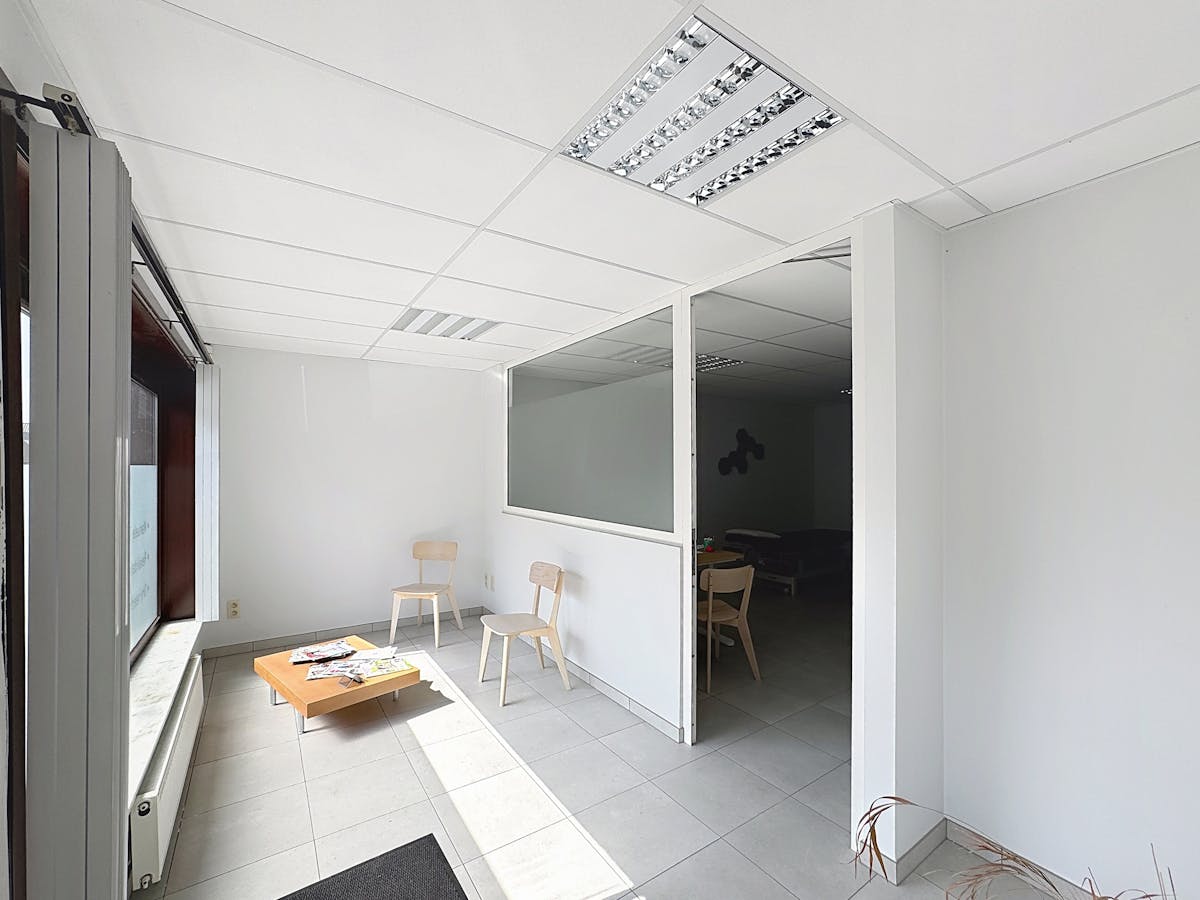 Te huur: praktijk- of kantoorruimte mét grote tuin in de Kapelstraat (Ursel) (85 m²) - foto 5