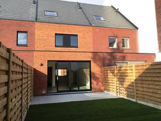 ✨NL : Knap afgewerkt en ingedeelde, lichtrijke en uitermate energiezuinige gezinswoning met 5 slaapkamers, 2 badkamers ✨<br />EPC : 47 kWh/m² - A-label<br />Vrij : 01 september 2026<br />P : € 1.280/m + GK : € 20/m.<br />Geen beschermd monument, niet op inventaris.<br />Bel 056/705262, optie 2 verhuur<br /><br />FR : Maison familiale aux finitions soignées et à l'agencement optimal, comprenant 5 chambres et 2 salles de bains, lumineuse et très économe en énergie -<br />PEB : 47 kWh/m² - Classe A<br />Disponible le : 01/09/2026<br />Loyer : 1 280 €/mois + Charges communes : 20 €/mois.<br />Bien non classé ni inscrit à l'inventaire du patrimoine.<br />Contactez le 056/705262, option 2 (locations).<br /><br />EN : Beautifully finished and well-laid-out family home, bright, and extremely energy-efficient—featuring 5 bedrooms and 2 bathrooms.<br />EPC: 47 kWh/m² – A-label<br />Available: 01/09/2026<br />Rent: €1,280/month + Common charges: €20/month.<br />Not a protected monument; not listed in the heritage inventory.<br />Call 056/705262, option 2 (rentals).<br /><br />PS : sommige ruimtes zijn met AI bemeubeld.