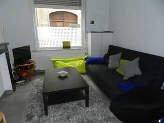 <p>Te huur: karaktervolle gesloten woning in de Goudenpoortstraat, hartje centrum Ieper, op wandelafstand van scholen en openbaar vervoer.</p>

<p> </p>

<p>Deze woning biedt een solide basis en een centrale ligging, ideaal voor wie het stadsleven wil combineren met een praktische indeling. Met drie slaapkamers, een gezellige woonkamer en een functionele keuken is dit een huis dat uitnodigt tot verdere modernisering. De nabijheid van winkels, scholen en het station maakt het een uitstekende keuze voor gezinnen of koppels.</p>

<p> </p>

<p>Belangrijkste ruimtes:<br />• Woonkamer met oostelijke oriëntatie en natuurlijke lichtinval.<br />• Keuken met spoelbak, dampkap, koelkast met vriesvak en gasfornuis.<br />• Badkamer met douche, toilet, thermostatische kraan en wastafel in meubel.<br />• Drie slaapkamers.<br />• Wasplaats met aansluiting voor wasmachine.<br />• Zolderruimte voor extra opslag.</p>

<p> </p>

<p>Troeven:<br />• Centrale ligging in het historische centrum van Ieper.<br />• Op wandelafstand van scholen en openbaar vervoer.</p>

<p> </p>

<p>Neem vandaag nog contact op met je ERA-makelaar voor een bezoek.</p>

<p> </p>

<p>JOUW DROOMHUIS. ZO GEVONDEN!</p>