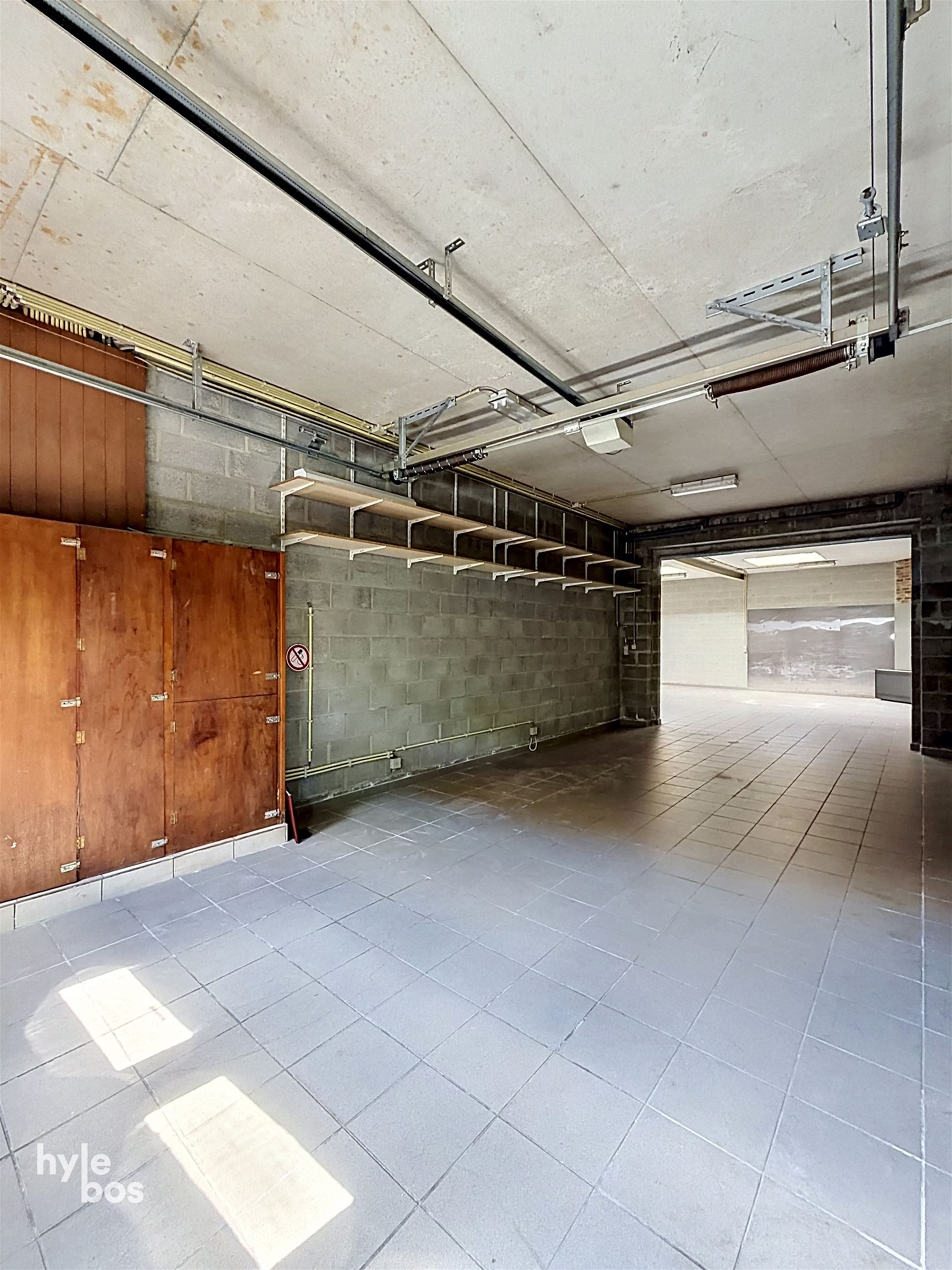 Aan stadsrand gelegen magazijnruimte - foto 4