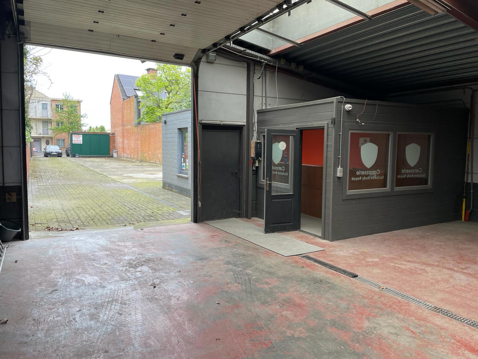 WERKPLAATS/MAGAZIJN 640m² MET 10 BUITENSTAANPLAATSEN - foto 5