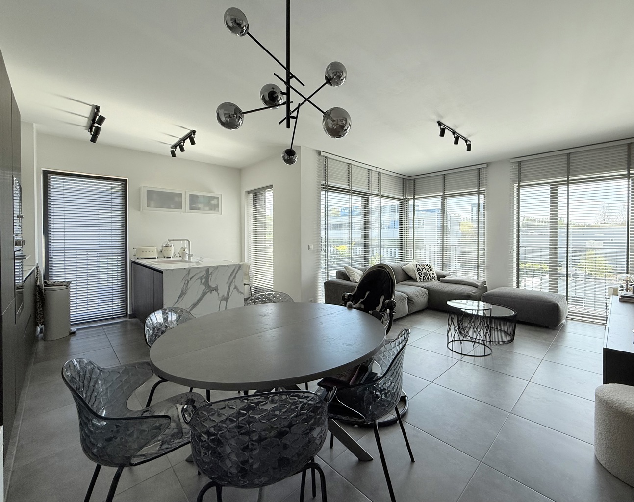 Tweeslaapkamerappartement op toplocatie met parkeerplaatsen - foto 4