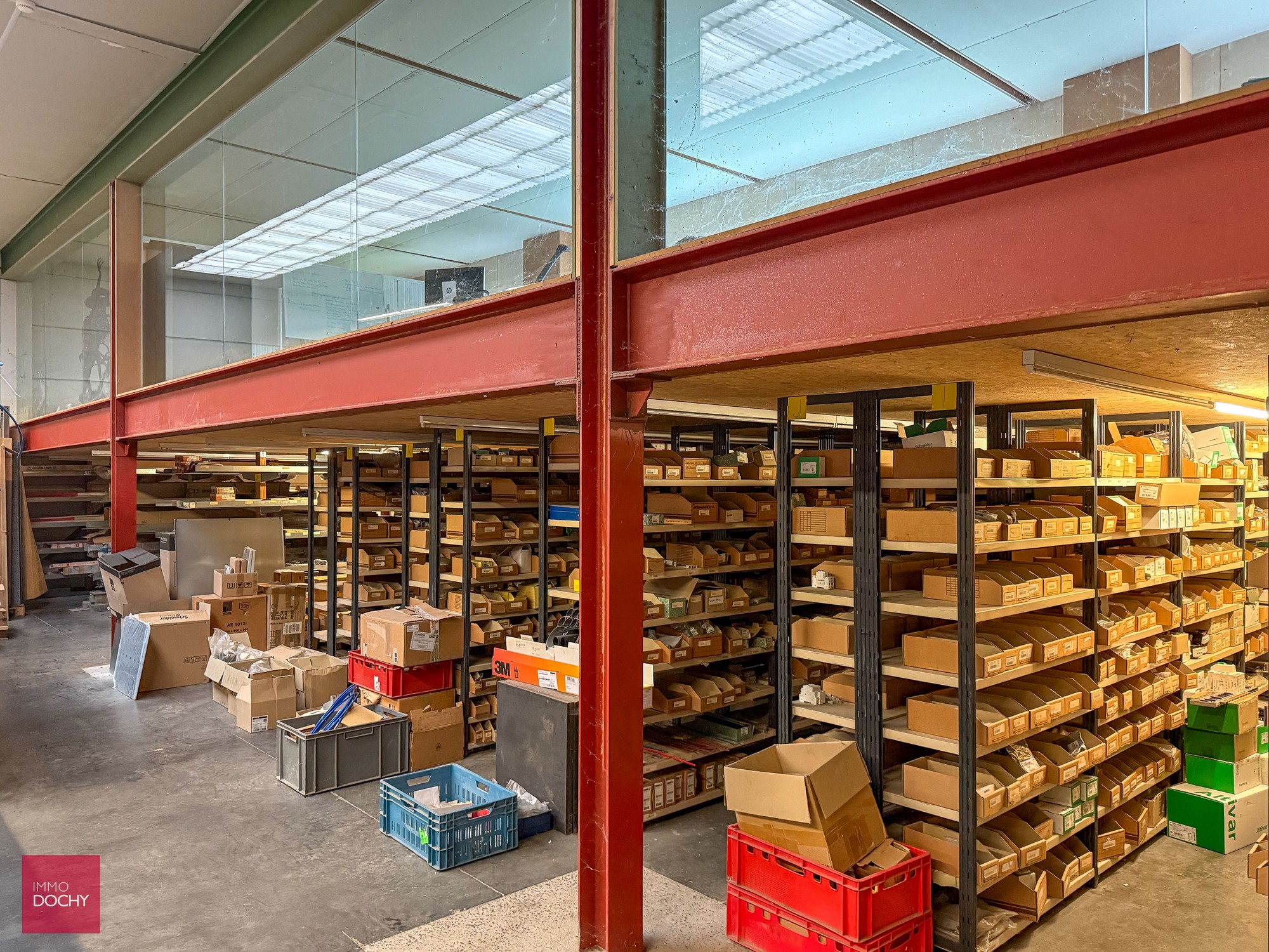 Vlot toegankelijk magazijn / werkplaats met burelen | Wagenaarstraat - foto 3