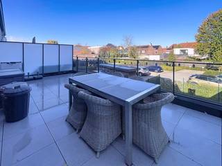 Venez découvrir cet appartement très récent (2022) (100m²) au cœur de Deerlijk. Cet appartement dispose de 2 chambres, de 2 terrasses et d'une...