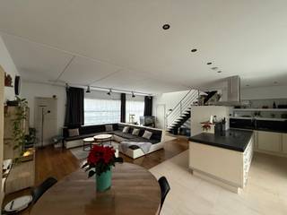 Duplex appartement met 3 slaapkamers. Het appartement beschikt op het gelijkvloers over een open keuken met een lichtrijke leefruimte en een...