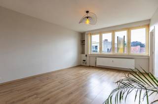 Instapklaar appartement met twee slaapkamers in AnderlechtDit recent gerenoveerde appartement, gelegen op de derde verdieping van een kleinschalige...