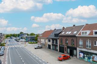 Gerenoveerd duplex appartement op een centrale locatie aan de rand van Gent, in de onmiddellijke nabijheid van belangrijke invalswegen,...