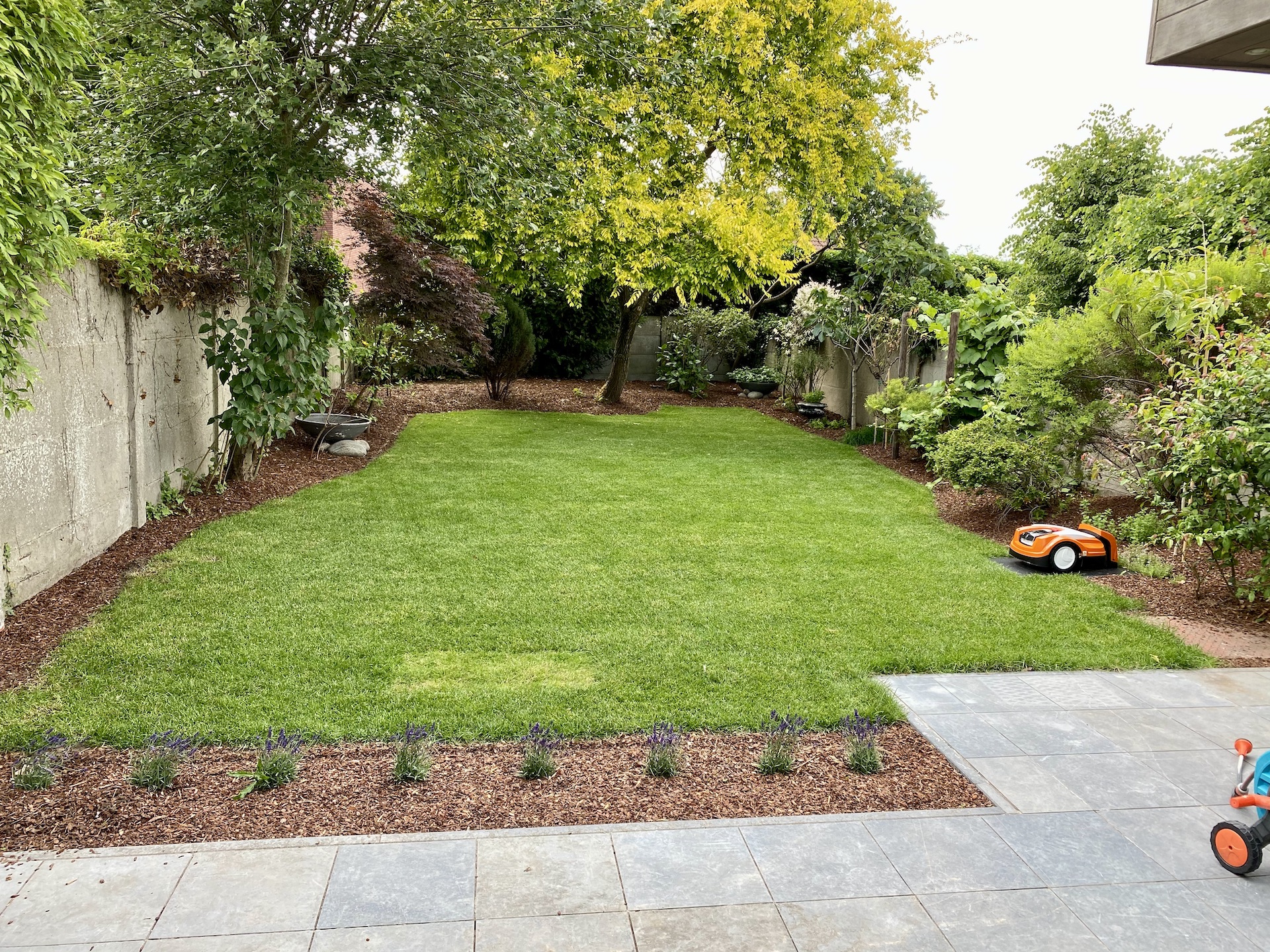 Unieke, luxueuze herenwoning met garage, 3 slpk, 3 terrassen en tuin voor 1.250 EUR/mnd - foto 2