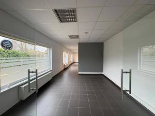 Voor meer info contacteer Eva via 0475 69 38 22 of via eva@vicusvastgoed.beDeze ruime bureelruimte van 176 m² is de ideale werkplek voor uw bedrijf...