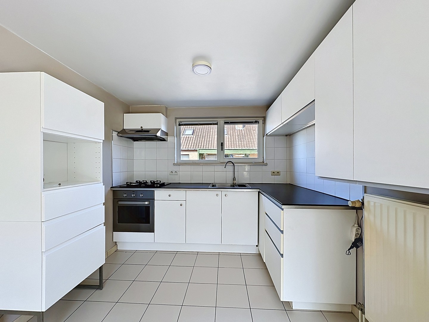 Instapklare vakantiewoning met zonnige tuin en parking. - foto 4