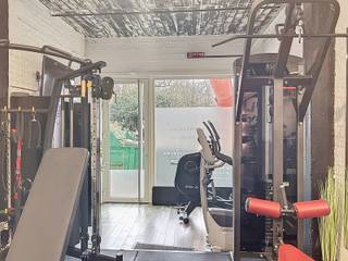 This 86m² commercial ground floor in the center of Dilbeek offers excellent visibility and is ideal for a shop or office space.The property features...