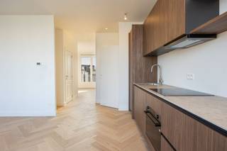 Nieuwbouwappartement in kleinschalig gebouw. In een zijstraat grenzend aan het Sint-Jansplein, dicht tegen de leien om de stad te verkennen met...