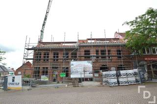 Nieuw project te koop op de markt van Beselare! In het bruisende centrum van Beselare realiseren we Project Beselare, een stijlvolle nieuwbouwresidentie met 11 exclusieve appartementen, 2 commerciële ruimtes én een ruime gezinswoning. Dankzij de combinatie van authentieke architectuur, hedendaags wooncomfort en een absolute topligging op de markt, biedt dit project een unieke woon- en investeringskans. De appartementen beschikken over ruime leefruimtes, veel natuurlijke lichtinval en een eigen terras.Dit project bestaat uit:H1 (handelsruimte): oppervlakte: 157,04m² - terras: 43,55m² - tuin: 10,45m² - Prijs: €345.000H2 (handelsruimte): oppervlakte 71,37m² - terras: 6,10m² - tuin: 7,11 m² - Prijs: €150.000Huis: oppervlakte 128,67 m² - terras: 20,11m² - tuin: 35,76m² - Prijs: €375.000A1.1 (appartement): VERKOCHTA1.2 (appartement): VERKOCHTA1.3 (appartement: oppervlakte 82,07 m² - terras: 6.02 m² - Prijs: €345.000A1.4 (studio): oppervlakte 65,13 m² - terras 8,86m² - Prijs: €220.000A2.1 (appartement): VERKOCHTA2.2 (appartement): VERKOCHTA2.3 (appartement): VERKOCHTA2.4 (appartement): oppervlakte: 65,13m² - terras: 8.86m² - Prijs: €265.000A3.1 (appartement) oppervlakte 82,07m² - terras: 6,09m² - Prijs: €280.000Mogelijkheid tot aankopen van parkeersplaatsen, bergruimte of garages.Extra's:* E-peil: 30* Ventilatiesysteem: D* Warmtepomp met vloerverwaring* Ideaal voor zowel bewoning als investering