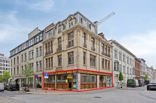 Van Cuyckstraat 2 biedt een karaktervol handelspand (circa 418 m²) met een unieke uitstraling, dat zich uitstekend leent voor...