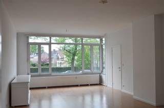Mooi lichtrijk appartement van 85m² met 2 slaapkamers en parkeergelegenheid. Het appartement is gelegen op de Prins Boudewijnlaan (verdieping 1) en...