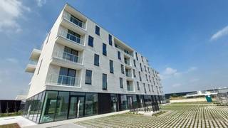 This 85 m² new-build apartment is located on the third floor of Residence Alfred Nobel I, with a 10 m² terrace and a beautiful, permanent unobstructed view of the green surroundings. There is a green zone with a water feature in front of the apartment, so that the open character of the view will also be preserved in the future.<br /><br />The apartment includes an entrance hall with separate toilet, a spacious living room with an open kitchen and large windows that open onto the terrace, a technical storage room, a bathroom with a walk-in shower and two bedrooms. The living areas are oriented southwest and therefore enjoy plenty of natural light. The bedrooms are east-facing.<br /><br />An underground garage or parking space can be purchased separately. At the bottom of the building, there is a communal bicycle shed, with direct access to the bike path.<br /><br />Residence Alfred Nobel I is located on the edge of Roeselare and Hooglede, in a green and ecological living environment. The residence is connected to the MIROM heat network and is surrounded by a spacious green buffer zone. Thanks to the bike path and the bicycle tunnel under the ring, you can easily reach the center of Roeselare and Hooglede. Shops and major roads are also in the immediate vicinity.<br /><br />The apartments have been designed with attention to light, space and home comfort. Thanks to the large windows, you can enjoy a pleasant and permanent open view from the living space and terrace. In addition, for now, partial participation is still possible in the further finish.<br /><br />For more information about the apartment, the available finishes and the price (land with registration rights, construction with VAT), or for a visit, please contact Stijn Soenen at +32 477 692 694 or stijn.soenen@dewaele.com.