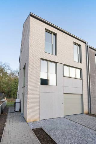 LAEKEN, Rue du Bois Henri, dans une impasse, nous vous proposons cette maison neuve de ± 270m² offrant un cadre de vie idéal pour une famille en...
