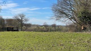 Lotissement de 2 HOB à Lierde. Ce terrain est situé dans une rue latérale de la N8. Largeur du terrain 11,79m Profondeur de construction : 15...