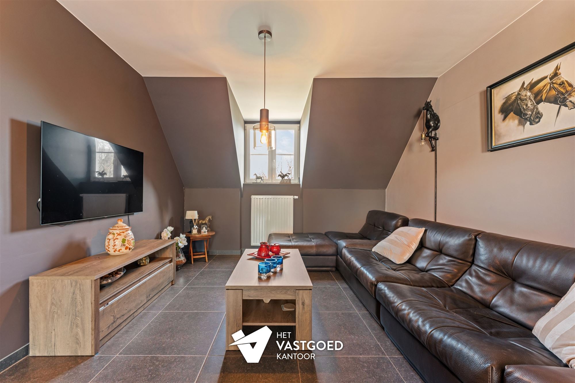 ZEER RUIM DUPLEX APPARTEMENT (158M²) MET 3 SLAAPKAMERS EN ONDERGRONDSE STAANPLAATS MET BERGING TE TESSENDERLO - foto 5