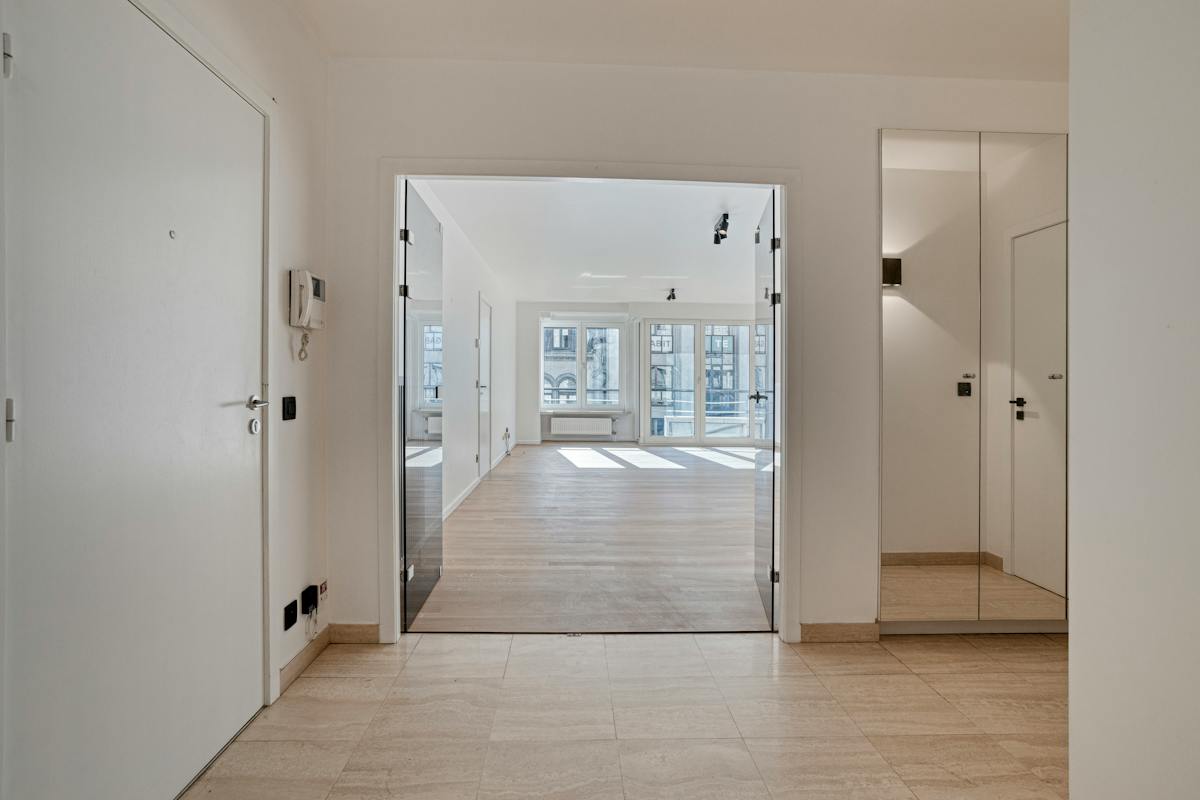 Appartement (97m²) te koop aan de Grote Markt in Kortrijk. - foto 5