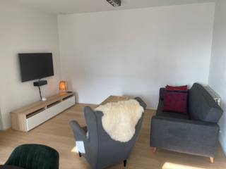Zoekt u een stijlvol, volledig instapklaar appartement op een strategische locatie? Dit prachtig gemeubeld 1-slaapkamerappartement bevindt zich in uitstekende staat van onderhoud en biedt alle modern comfort. Gelegen op een absolute toplocatie voor pendelaars, met een directe aansluiting op de Antwerpse Ring en de belangrijkste invalswegen naar de haven van Antwerpen.gelegen op de 4 de verd voorzien van lift . Indeling Hal , living met parketvloer ,ingerichte keuken met benodigde toestellen , slaapkamer , apart toilet , berging en in de kelder extra berging ZEER GESCHIKT VOOR VERHUUR AAN EXPATS DOOR ZIJN LIGGING EN VERBINDEN NAAR DE HAVEN EN RING PRIJS 299.000 €  Videolink
https://youtu.be/8F41HUw0qDw